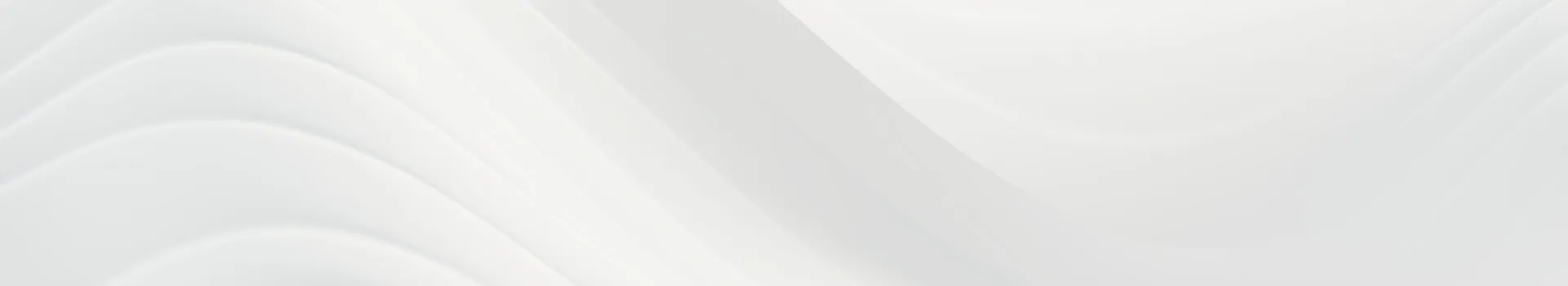 Equipo colaborando y analizando métricas de experiencia con Qualtrics